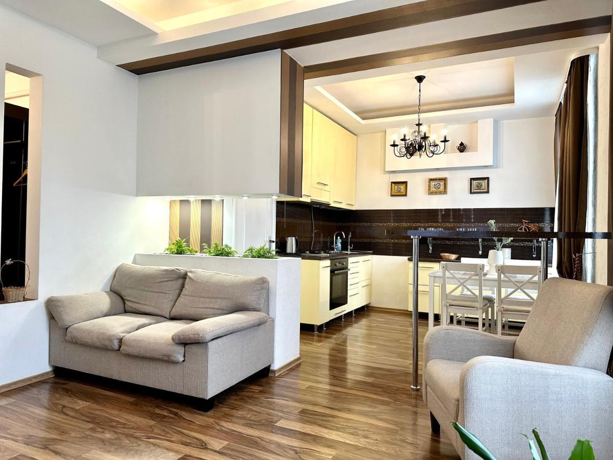 Lux Apartments In The City Center With A Coffee Machine, View Of A Theater, Near Zlata Plaza Ровно Экстерьер фото
