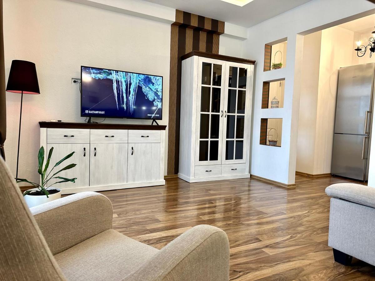 Lux Apartments In The City Center With A Coffee Machine, View Of A Theater, Near Zlata Plaza Ровно Экстерьер фото