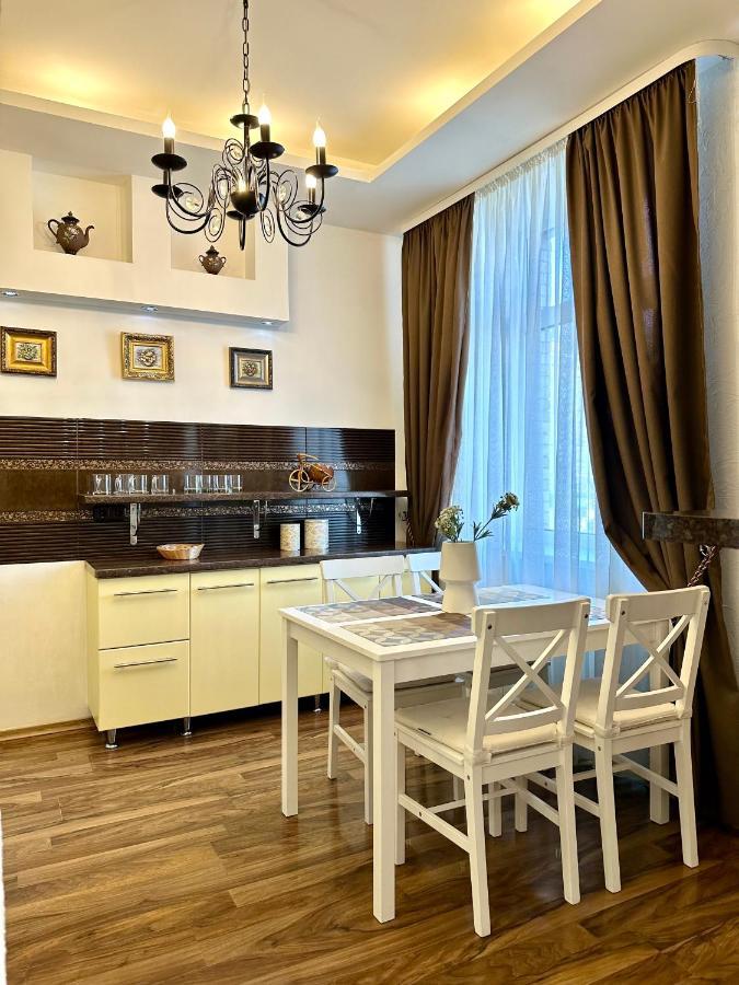 Lux Apartments In The City Center With A Coffee Machine, View Of A Theater, Near Zlata Plaza Ровно Экстерьер фото